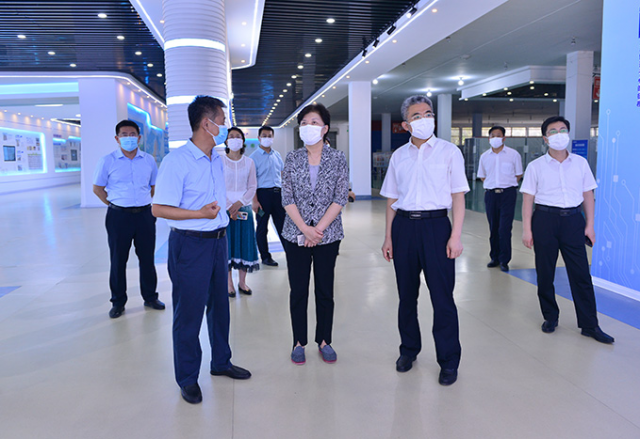 濟(jì)寧市政協(xié)主席、黨組書記霍媛媛到新風(fēng)光公司調(diào)研